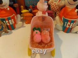 VINTAGE EASTER ROSEN ROSBRO HARD PLASTIC BUNNY RABBIT With BABY COACH CONTAINER