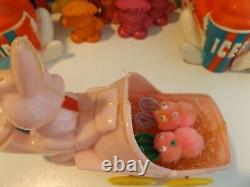 VINTAGE EASTER ROSEN ROSBRO HARD PLASTIC BUNNY RABBIT With BABY COACH CONTAINER