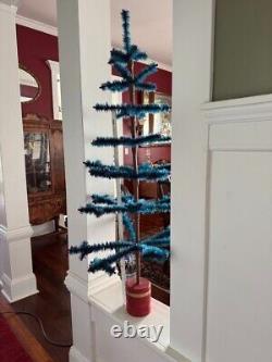 VTG. 50 Full Authentic Dyed Green Feather Christmas Tree withred berries-Showoff