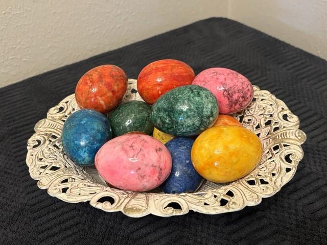 Vtg Alabaster Hand Carved Easter Eggs Set Of 12 (tray Not Included)