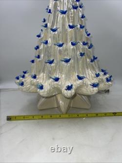 VTG Ceramic Lava Christmas Tree Opalescent White Blue Birds Doves 21 Tall Works