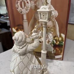 VTG Lenox Florentine & Pearl Jeweled Santa Lighting Lamp Post Figurine withBox
