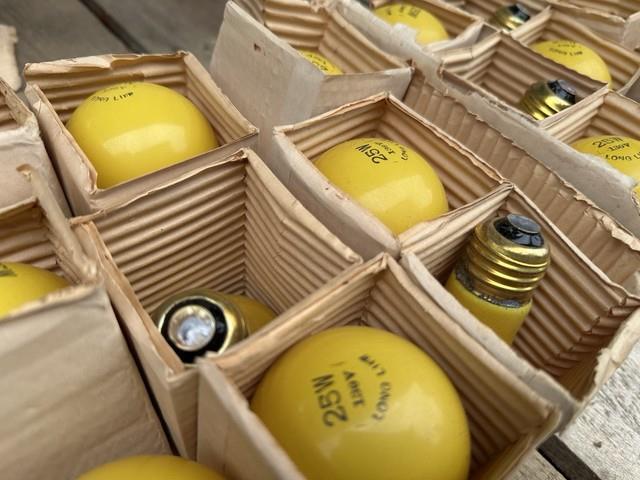 Vintage 21 Lot Yellow 25w Bug Light Incandescent Bulbs 130v Retro Party Lamps