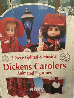 Vintage Christmas Animated Figurines Display Dickens Carolers, lighed & musical