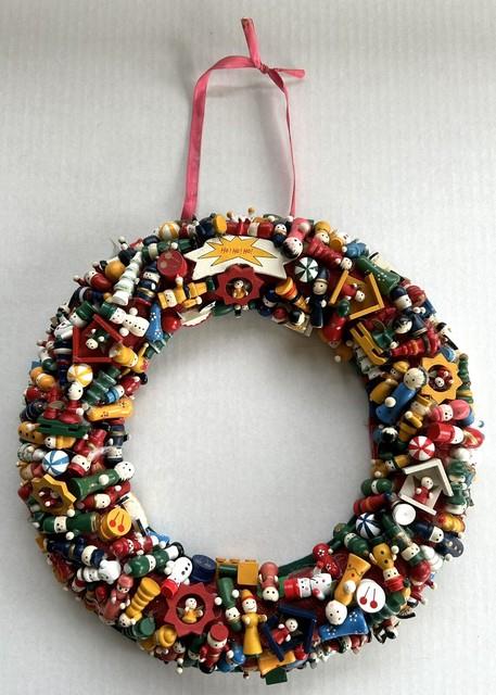 Vintage Handmade Christmas Wreath 13 Wood Wooden Ornaments Kitchy