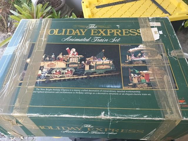Vintage The Holiday Express Animated Christmas Train Set Number 380 1996