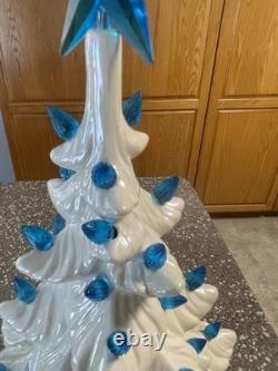 Vtg. Ceramic White Iridescent/Pearl -Atlantic Mold Xmas Tree Blue Lights1975