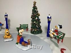 Vtg Mr Christmas Disney Mickeys Holiday Skaters 50 Musical Songs Skating Rink