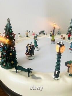 Vtg Mr Christmas Holiday Skaters Village Ice Skating Rink 50 Songs + Xtra Mint