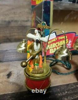 Vtg Mr. Christmas LOONEY TUNES Marching Band musicians play 35 song