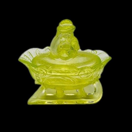 Westmoreland Iridescent Vaseline/uranium Glass Santa On Sleigh Candy Dish
