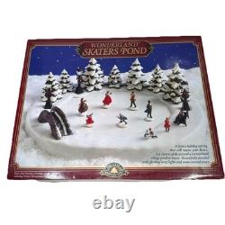 Wonderland Skaters Pond by Christmas Fantasy Ltd 1996 Musical Lighted Movement