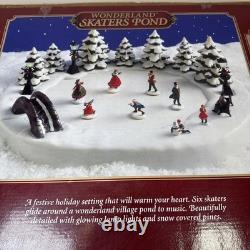 Wonderland Skaters Pond by Christmas Fantasy Ltd 1996 Musical Lighted Movement